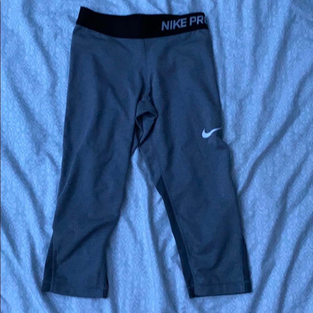 nike pro capris